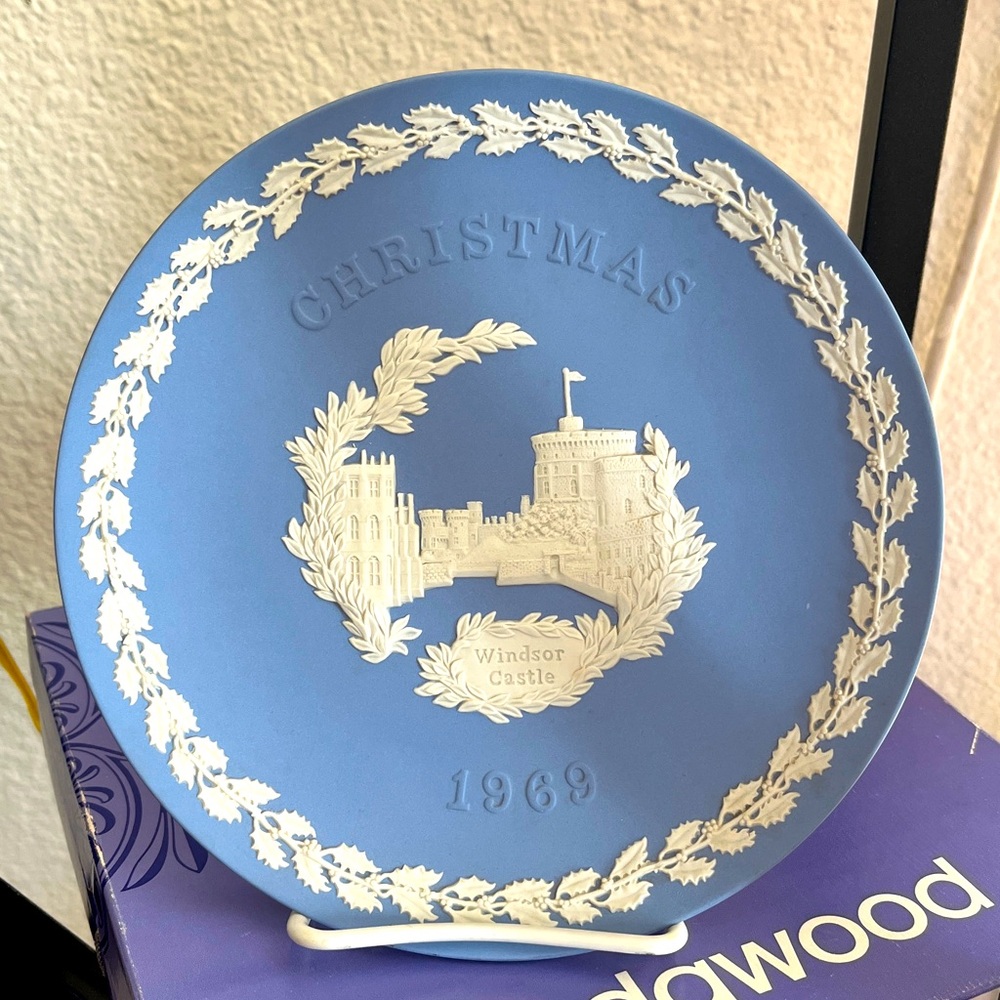 Wedgewood Jasperware 1969 Christmas Plate - Picture 1 of 6
